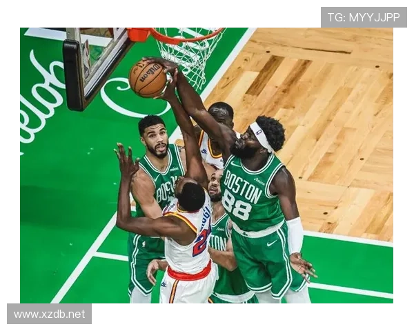 塔图姆精彩突破内线挑战双人防守上篮成功引爆全场